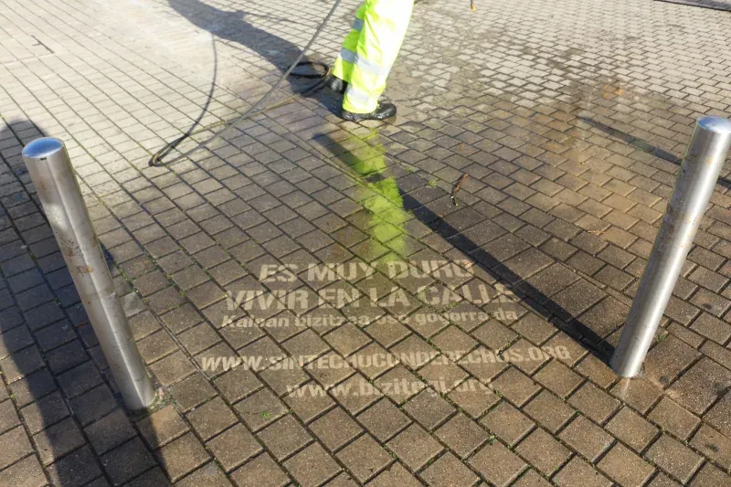 Aplicación de Clean Graffiti para Bizitegi junto al Museo Guggenheim Bilbao.